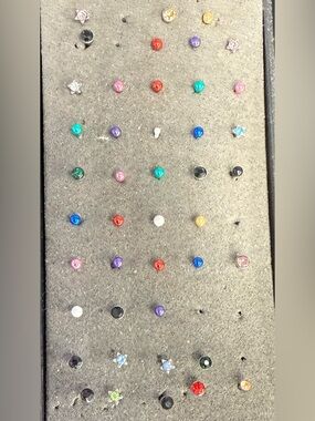 Multicolor nose pins